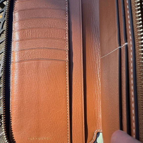 Tory Burch Navy Embossed Wallet w/ multiple card slots & zippered coin storage - Picture 3 of 4